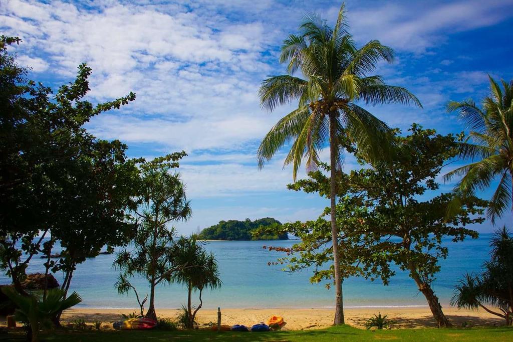 Kohjum Freedom Resort Koh Jum Bagian luar foto