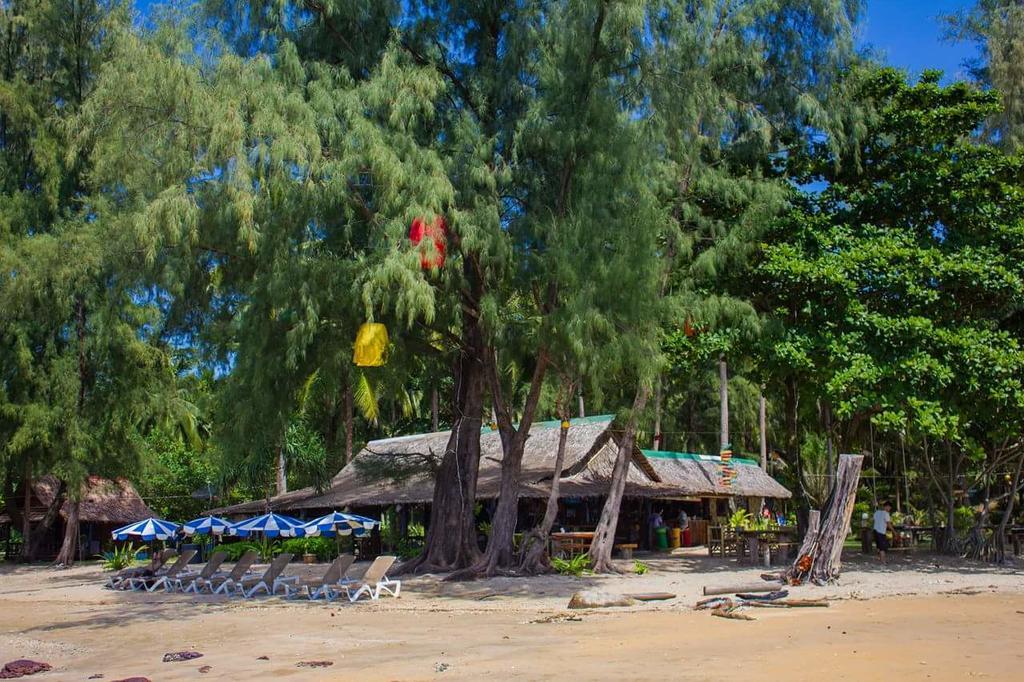 Kohjum Freedom Resort Koh Jum Bagian luar foto