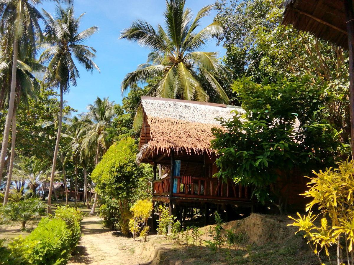 Kohjum Freedom Resort Koh Jum Bagian luar foto