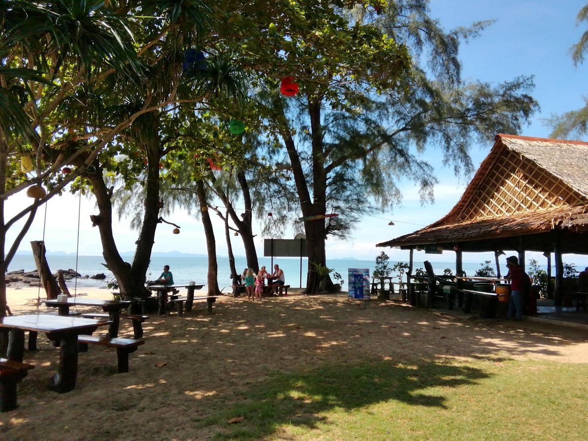 Kohjum Freedom Resort Koh Jum Bagian luar foto