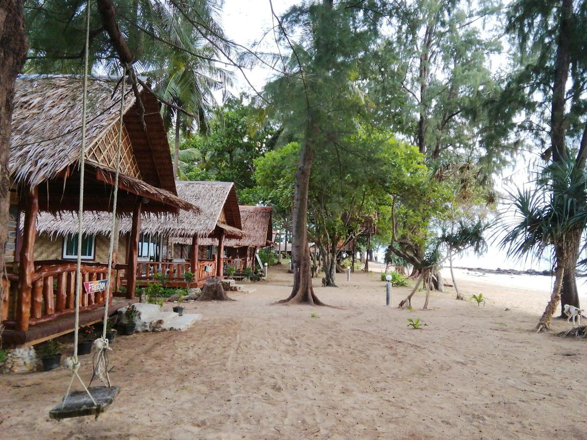 Kohjum Freedom Resort Koh Jum Bagian luar foto