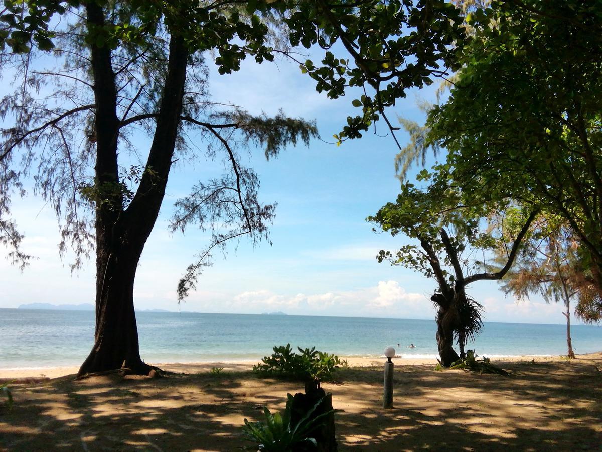 Kohjum Freedom Resort Koh Jum Bagian luar foto