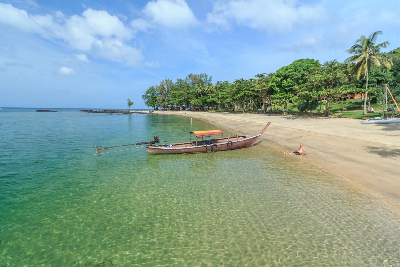 Kohjum Freedom Resort Koh Jum Bagian luar foto