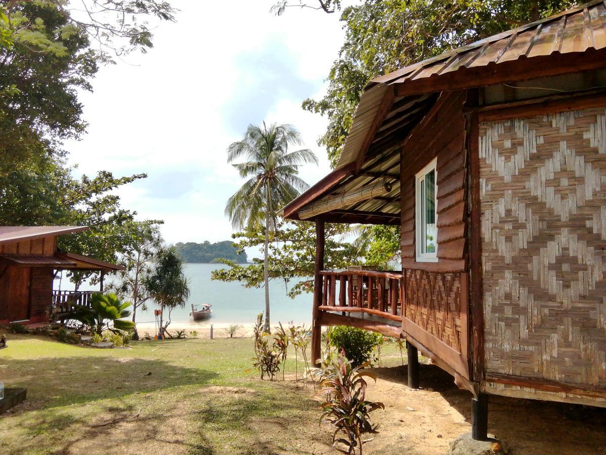 Kohjum Freedom Resort Koh Jum Bagian luar foto