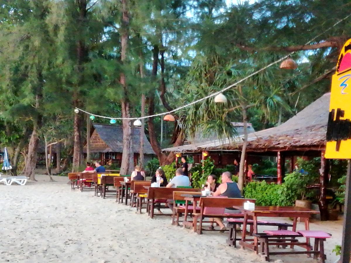 Kohjum Freedom Resort Koh Jum Bagian luar foto