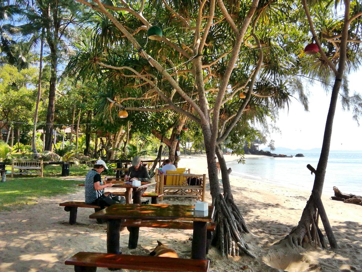 Kohjum Freedom Resort Koh Jum Bagian luar foto