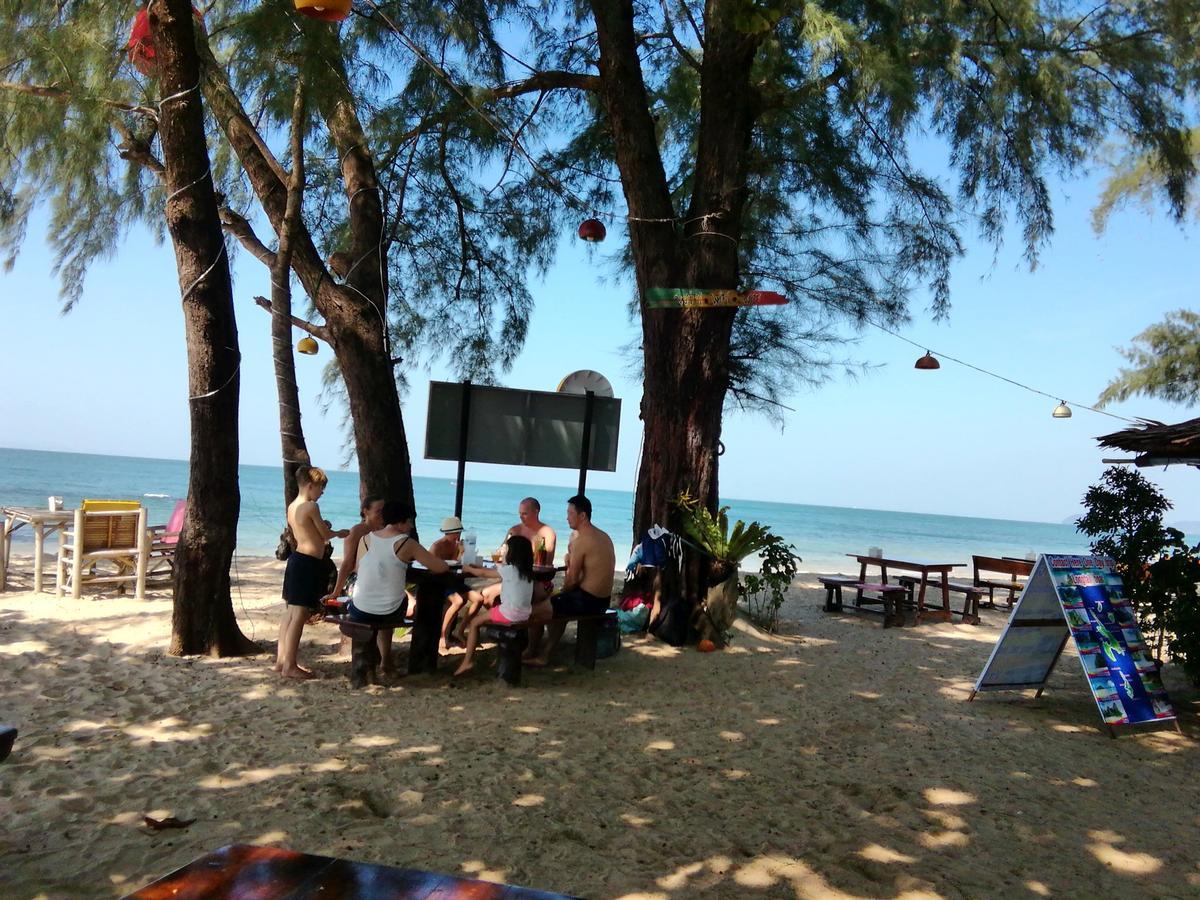 Kohjum Freedom Resort Koh Jum Bagian luar foto