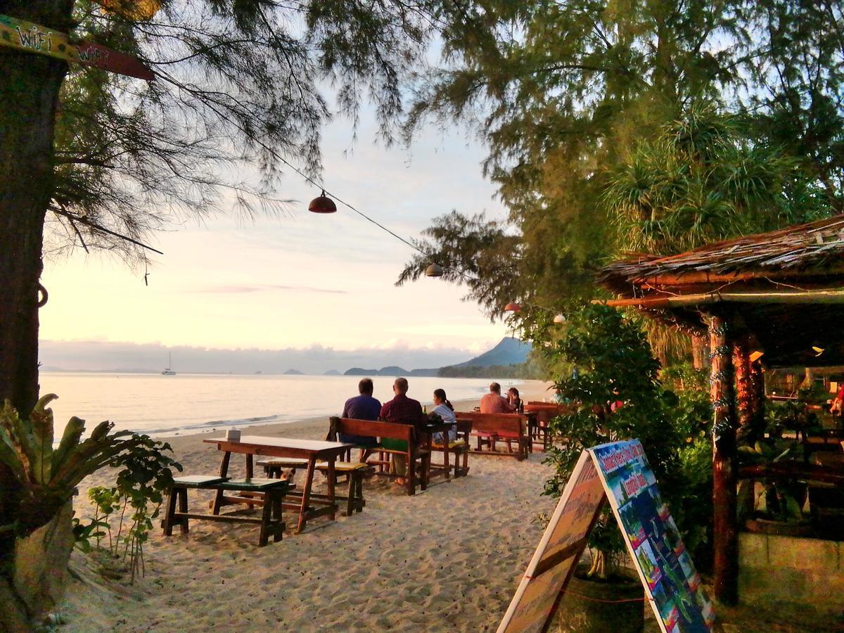 Kohjum Freedom Resort Koh Jum Bagian luar foto